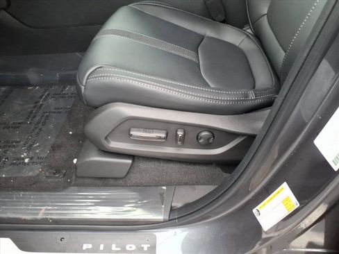 New 2025 Honda Pilot EX-L image 8