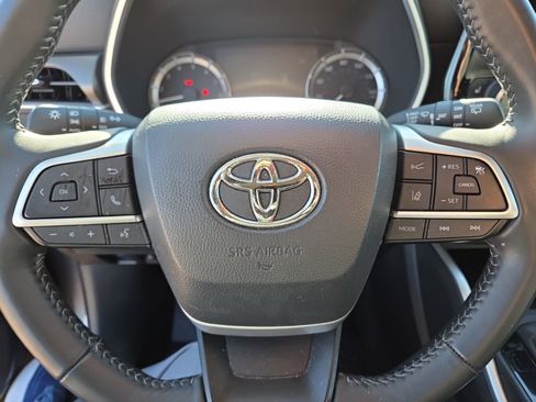 Used 2024 Toyota Highlander XLE image 10