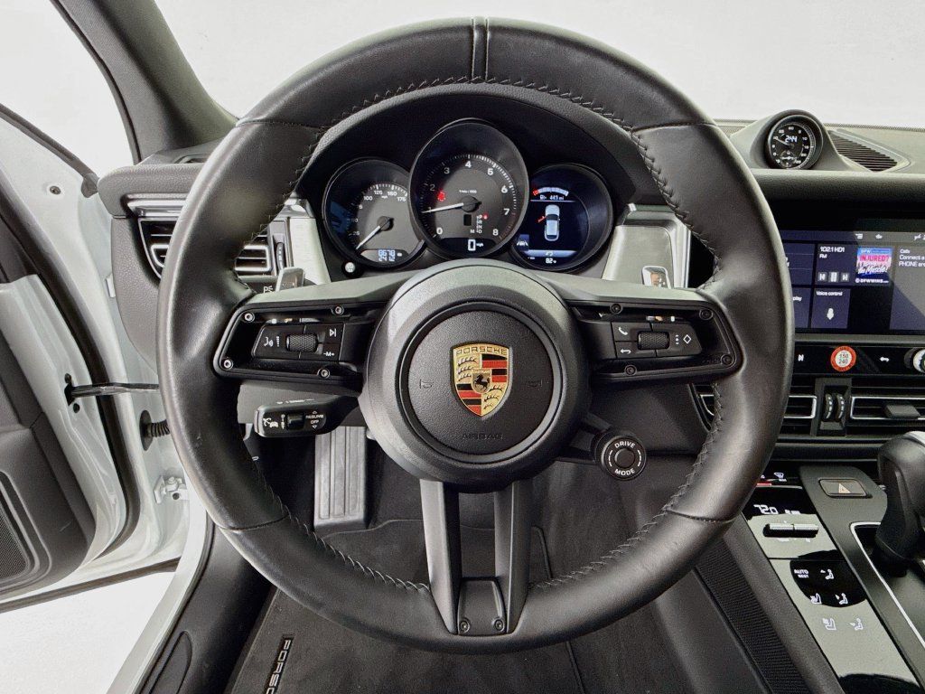 Certified 2025 Porsche Macan AWD/4WD image 15