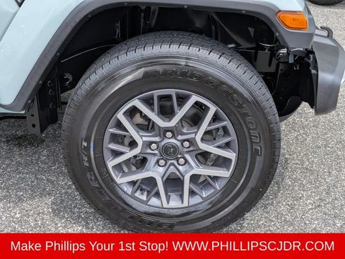 Used 2024 Jeep Wrangler Unlimited Sahara w/ Technology Group AWD/4WD image 10