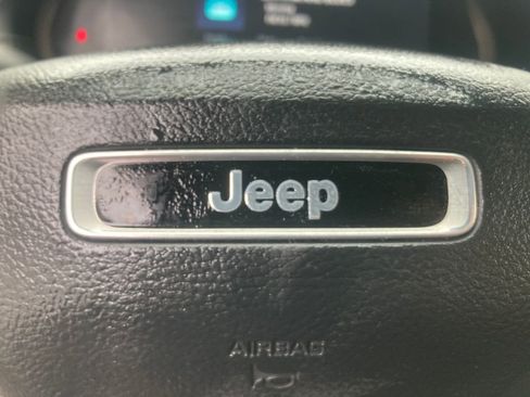 Used 2022 Jeep Grand Cherokee Limited image 26