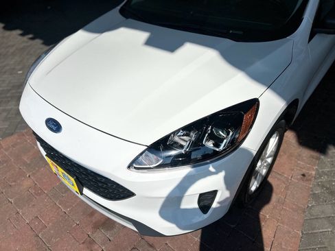 Used 2022 Ford Escape SE w/ Cold Weather Package image 25