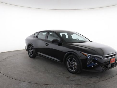 Used 2025 Kia K4 LXS image 2