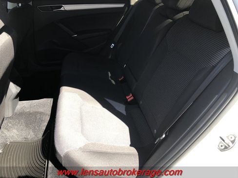 Used 2017 Volkswagen Passat 1.8T S image 17