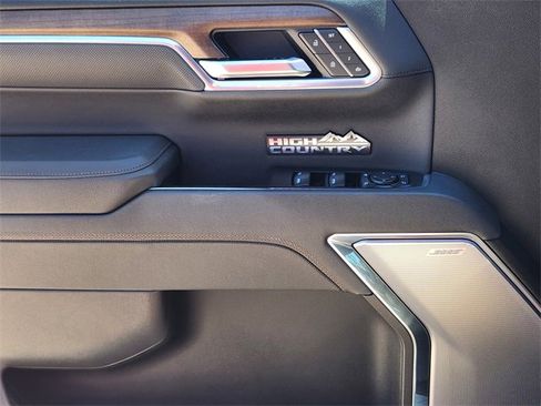 Certified 2025 Chevrolet Silverado 1500 High Country w/ Technology Package image 23