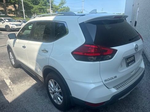 Used 2017 Nissan Rogue SV AWD/4WD image 3