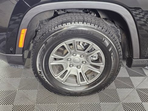 Used 2022 Jeep Wagoneer Series I AWD/4WD image 11