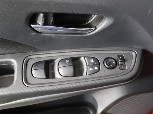 Used 2021 Nissan Versa SV image 29