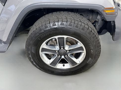 Used 2018 Jeep Wrangler Unlimited Sahara image 32