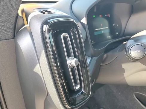 Used 2025 Volvo XC40 B5 Core image 11
