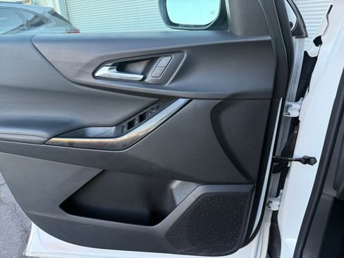 Used 2025 Chevrolet Equinox LT AWD/4WD image 18