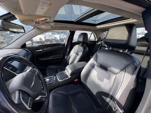 Used 2016 Chrysler 300 Limited image 8