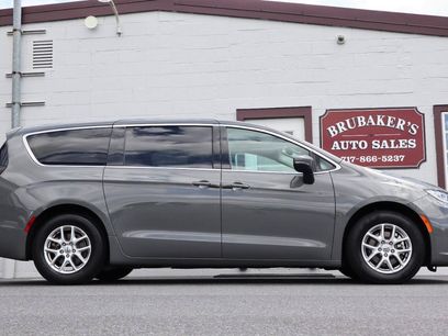 Used 2023 Chrysler Pacifica Touring-L