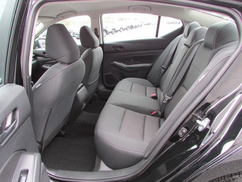 Used 2025 Nissan Altima 2.5 SV FWD image 4