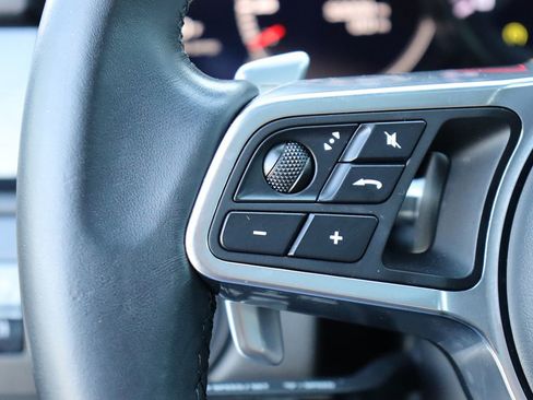 Used 2021 Porsche Cayenne image 16