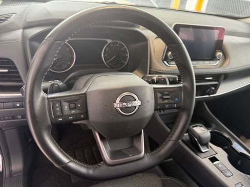 Used 2025 Nissan Rogue SV FWD image 30