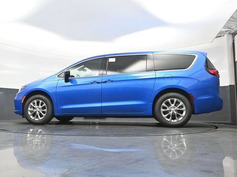 New 2026 Chrysler Pacifica Select AWD/4WD image 16