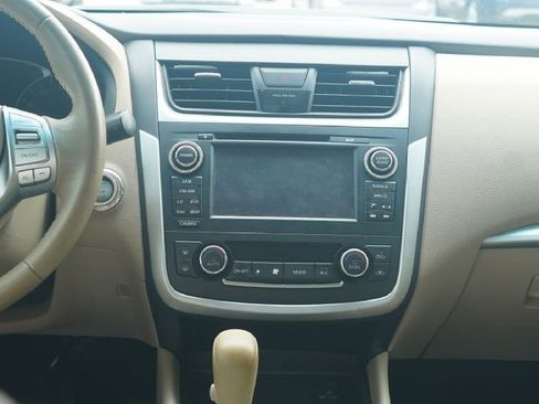 Used 2017 Nissan Altima 2.5 SV w/ Convenience Package image 13