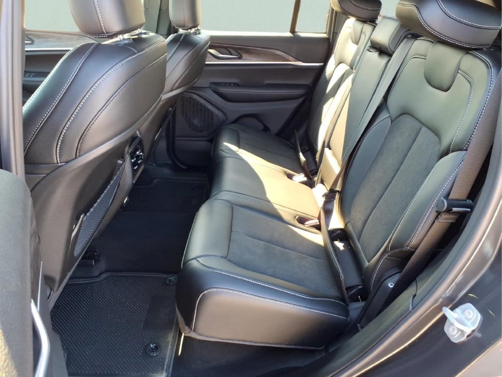 New 2026 Jeep Grand Cherokee Altitude RWD image 11