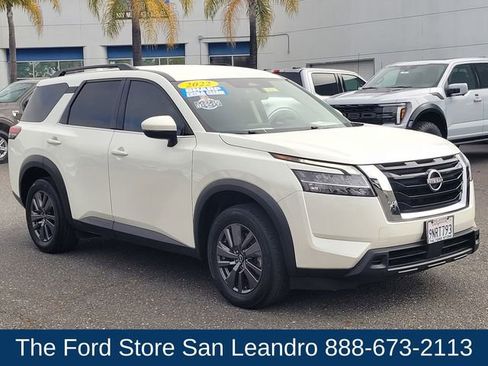 Used 2022 Nissan Pathfinder SV FWD image 3