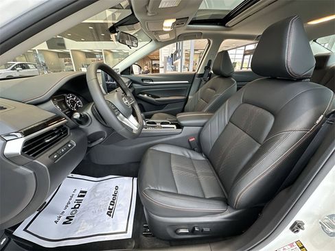 New 2025 Nissan Altima 2.5 SR image 3