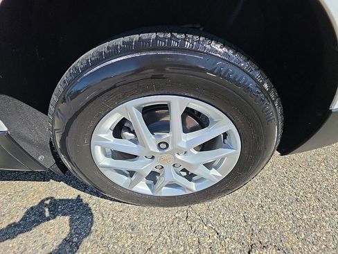 Used 2024 Chevrolet Equinox LT AWD/4WD image 33