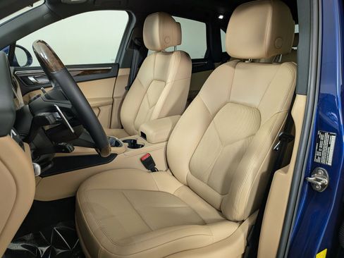 Certified 2023 Porsche Macan AWD/4WD image 5
