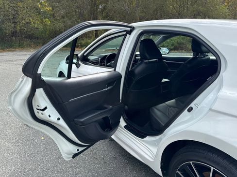 Used 2021 Toyota Camry SE image 31