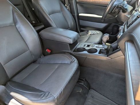 Used 2017 Subaru Outback 3.6R Limited AWD/4WD image 22