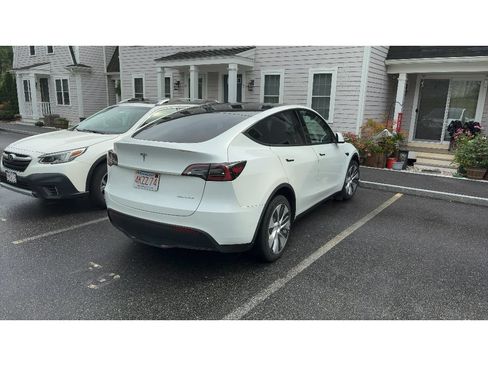 Used 2023 Tesla Model Y Long Range AWD/4WD image 3