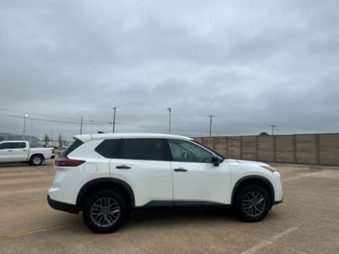 Used 2024 Nissan Rogue S AWD/4WD image 25