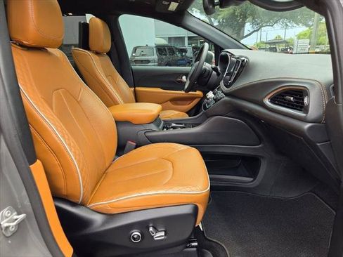Certified 2022 Chrysler Pacifica Pinnacle FWD image 21