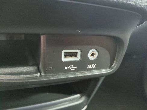 Used 2019 Chrysler Pacifica Limited w/ Tire & Wheel Group image 28