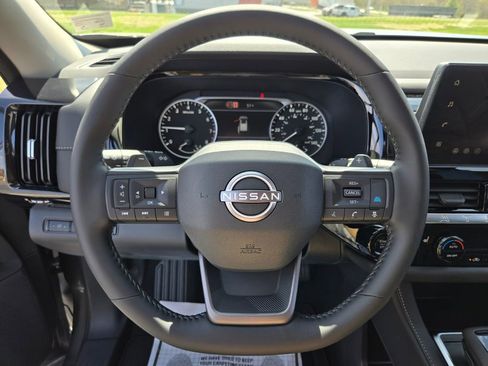 New 2026 Nissan Pathfinder SV image 9