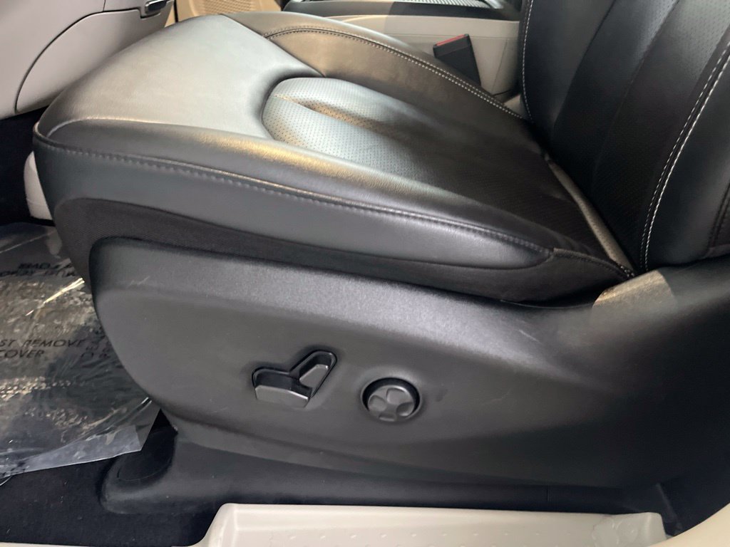 Used 2024 Chrysler Pacifica Touring-L FWD image 51