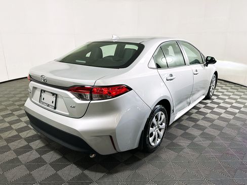 Used 2025 Toyota Corolla LE FWD image 2