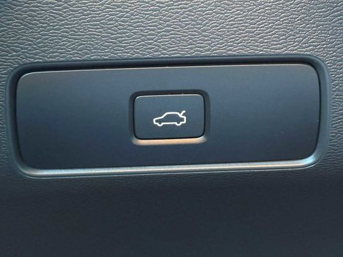 Certified 2023 Volvo XC40 Recharge Ultimate image 31