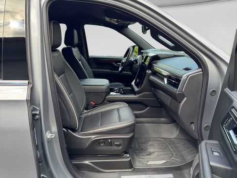 Used 2025 GMC Yukon Elevation w/ LPO, Floor Liner Package AWD/4WD image 16