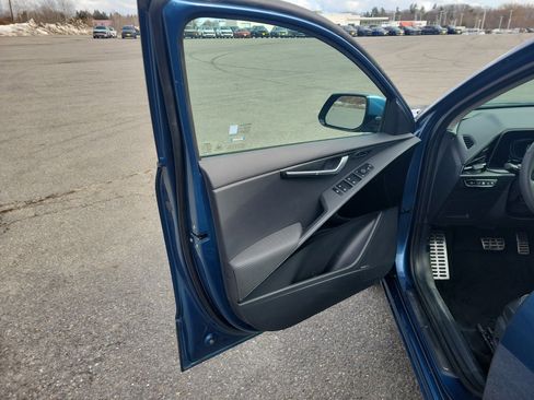 Used 2024 Kia Niro SX Touring image 15