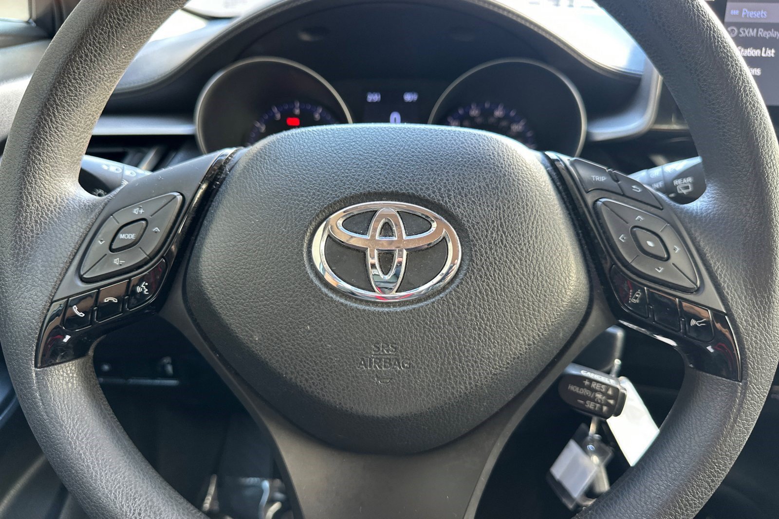 Used 2020 Toyota C-HR LE FWD image 11