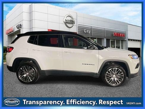 Used 2023 Jeep Compass Limited w/ Elite Group AWD/4WD image 4