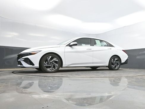 Used 2024 Hyundai Elantra Limited FWD image 35