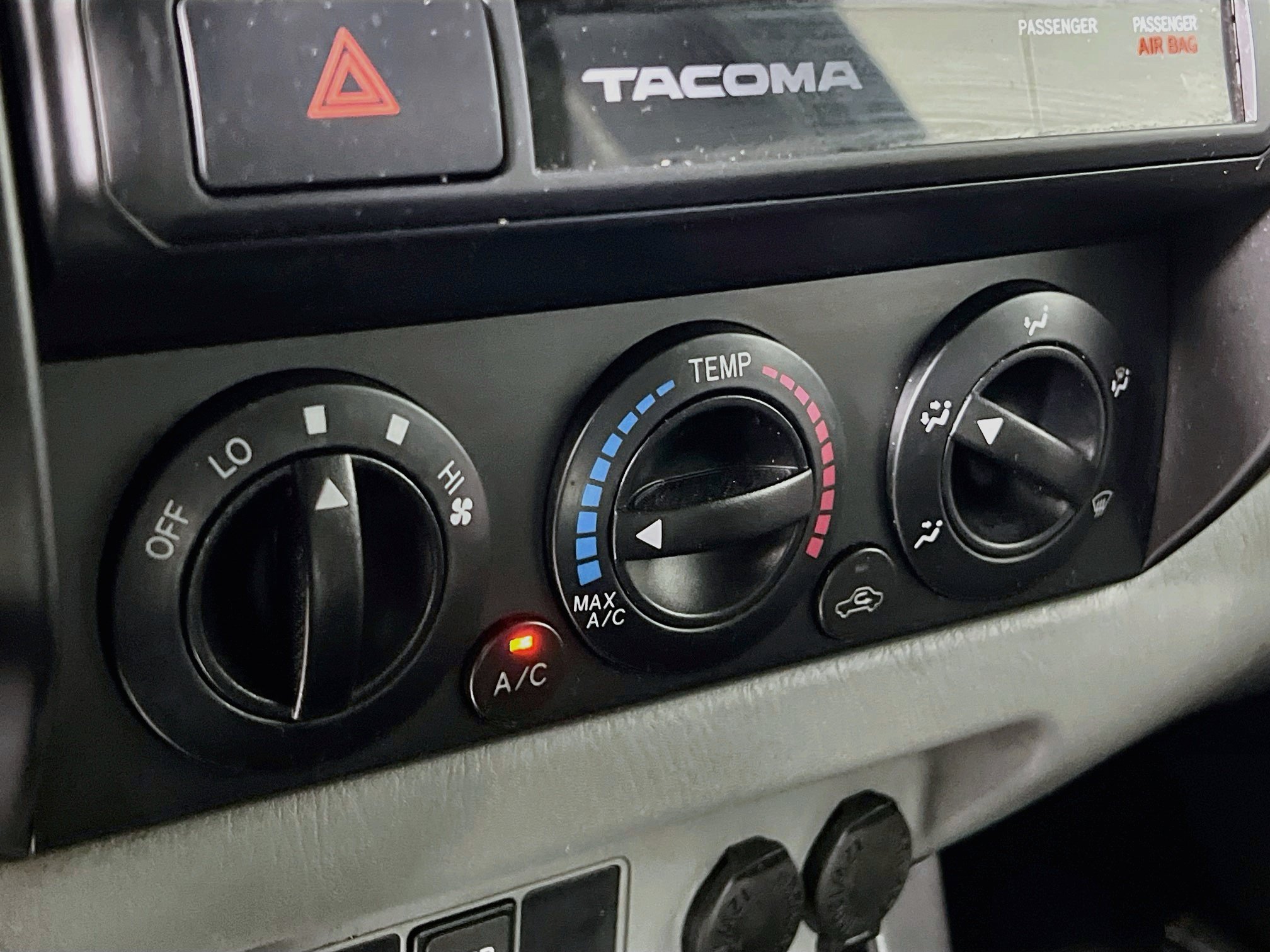 Used 2015 Toyota Tacoma PreRunner w/ Convenience Package RWD image 25