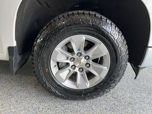 Used 2025 Chevrolet Silverado 1500 LT RWD image 31