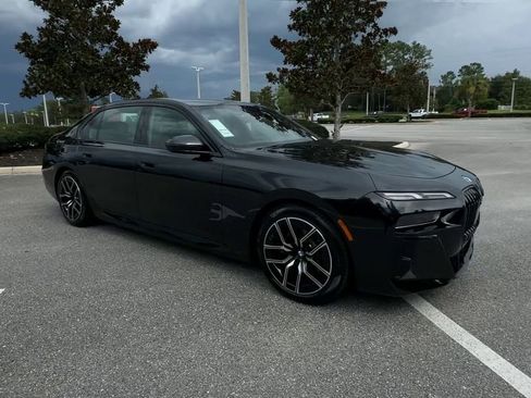 New 2025 BMW i7 xDrive60 image 2