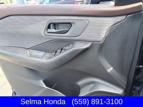 Used 2023 Nissan Rogue S FWD image 11