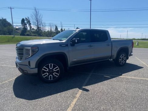 Used 2024 GMC Sierra 1500 AT4 w/ AT4 Premium Package AWD/4WD image 7