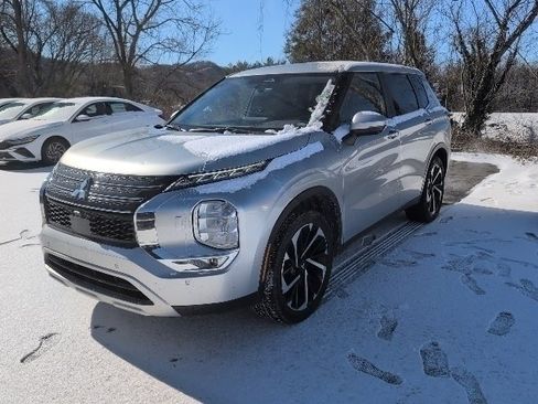 Used 2024 Mitsubishi Outlander SE image 17