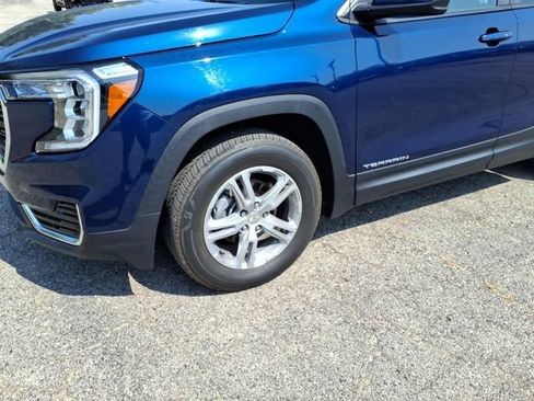 Used 2023 GMC Terrain SLE w/ Driver Convenience Package AWD/4WD image 4