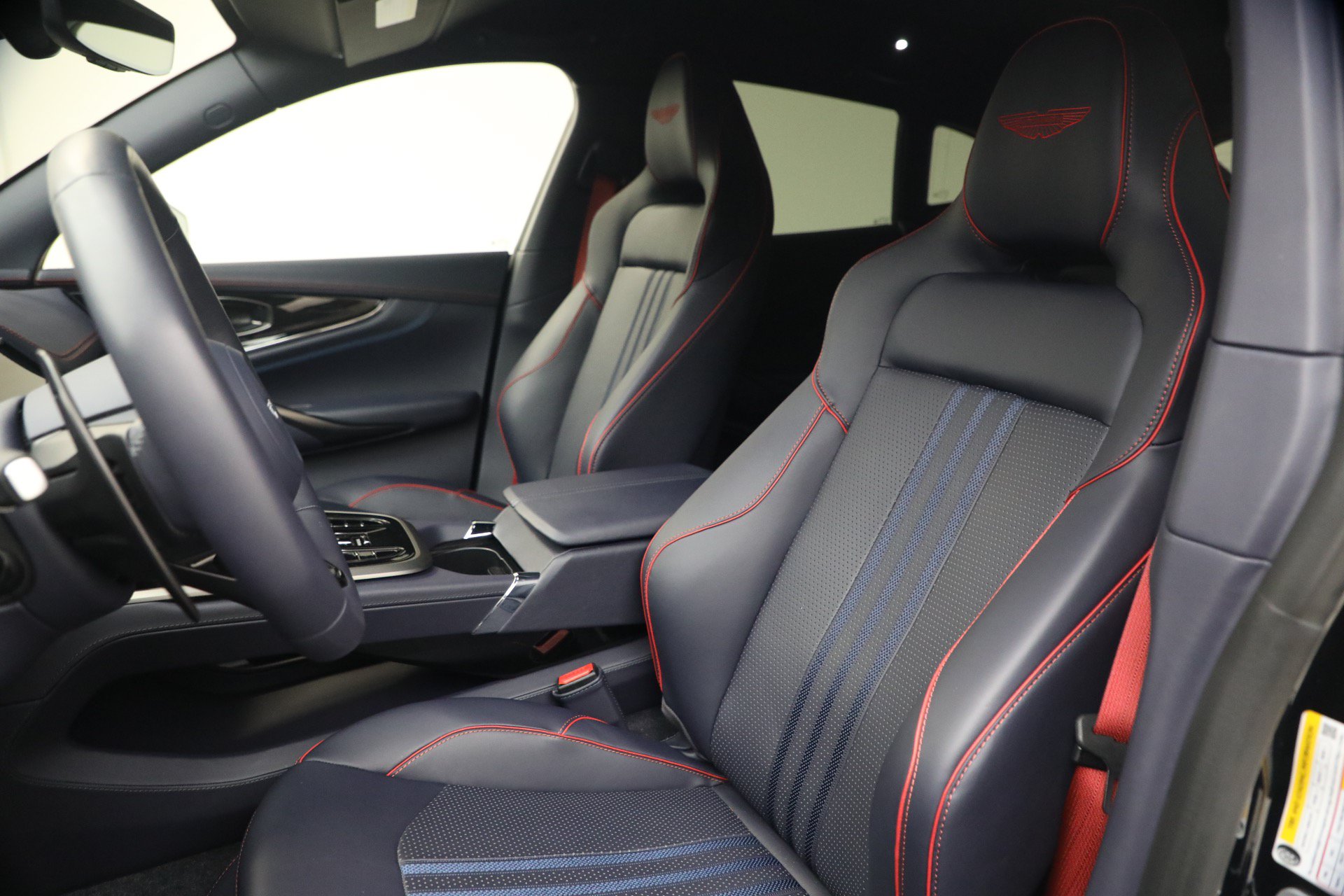 Used 2025 Aston Martin DBX 707 AWD/4WD image 16